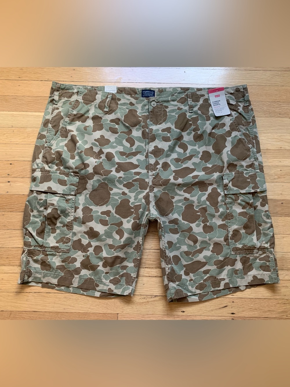 NWT Levi's Big & Tall Carrier Cargo Olive & Brown Cotton Camo 10” Shorts Size 48